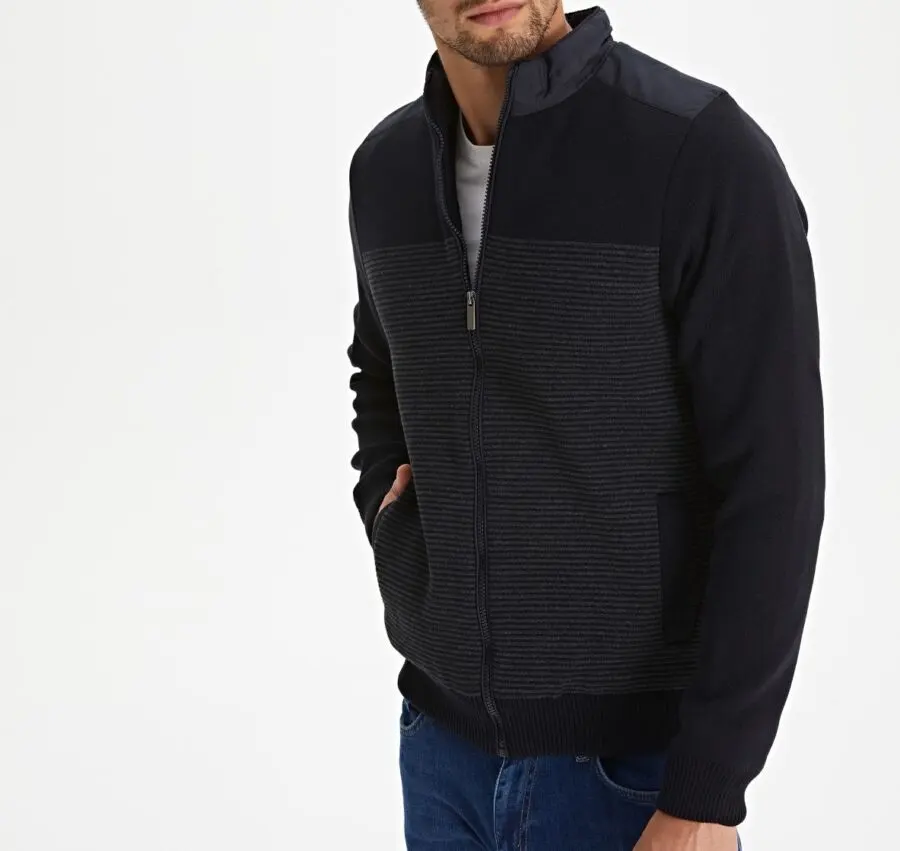 Promo LC Waikiki Maroc Cardigan pour homme 249Dhs au lieu de 419Dhs